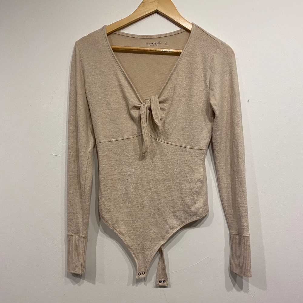 Abercrombie & Fitch Cream Soft Cozy Long Sleeve V-Neck Bodysuit size Small